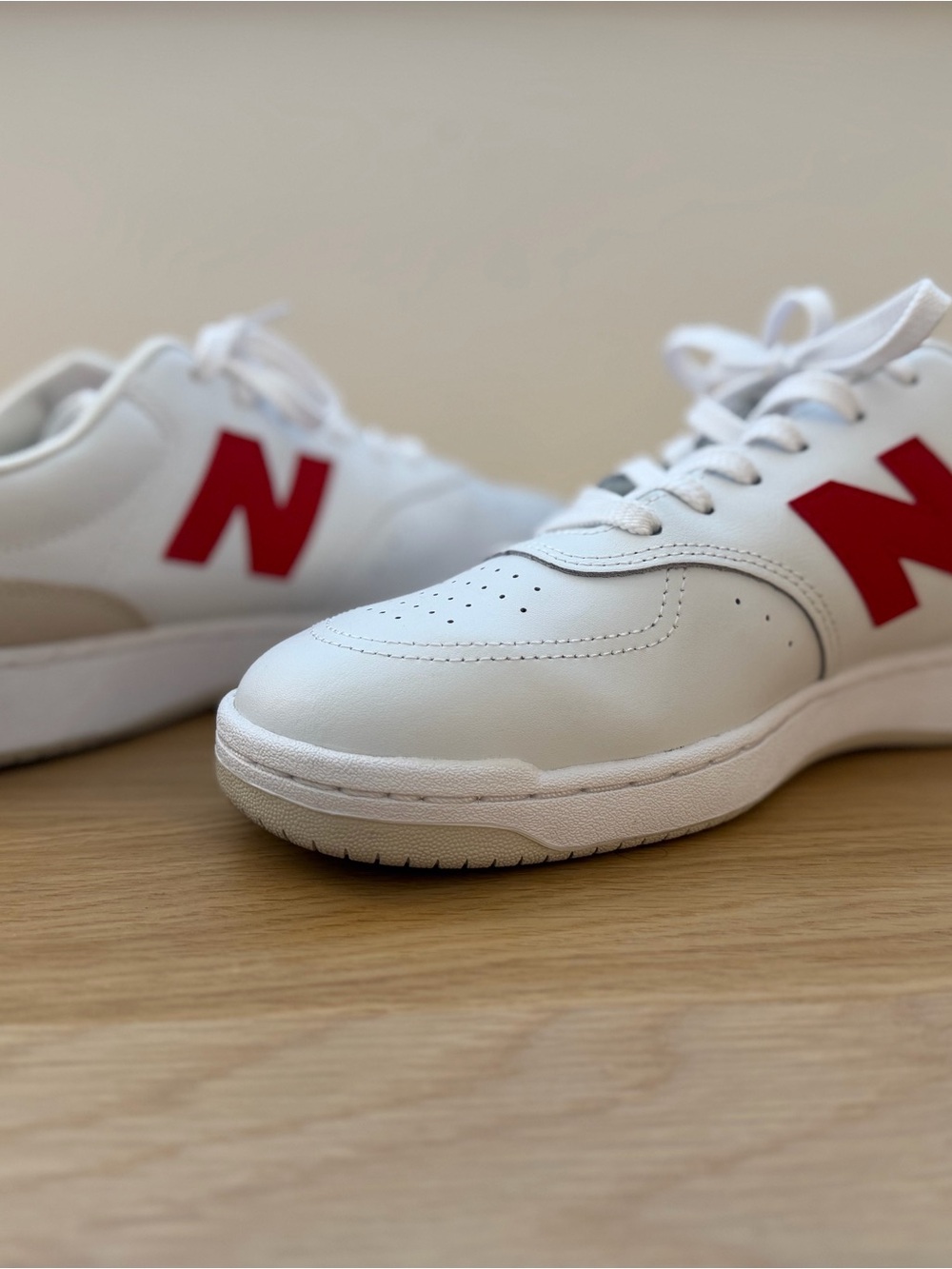 New Balance Men’s White Sneakers with Red 'N' Logo - Size US 11 - Picture 8 of 8